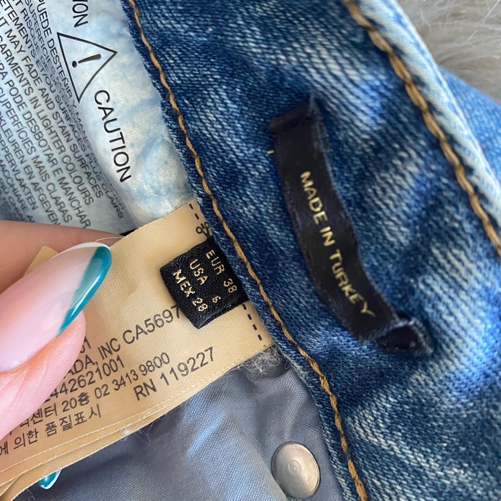 EUC Massimo Dutti ladies jeans with rivet detail.